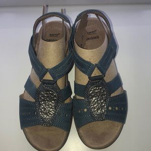 earth origins white sandals